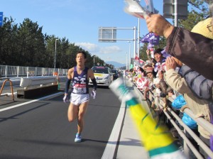 8区湘南海岸を走る横手選手(武)