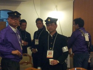 出雲駅伝さよならパーティ- 前列白熱党左から村中、浅見、後列左から二人目明大加藤応援団長