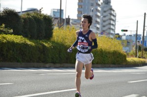 9区 新子安 3位で通過する増井選手(藤代)