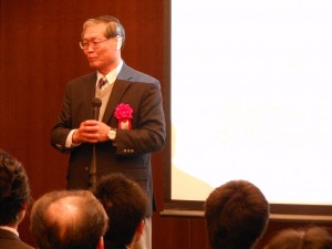 講演中の松本穣教授
